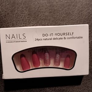 DIY Pink and Glitter Nail Set